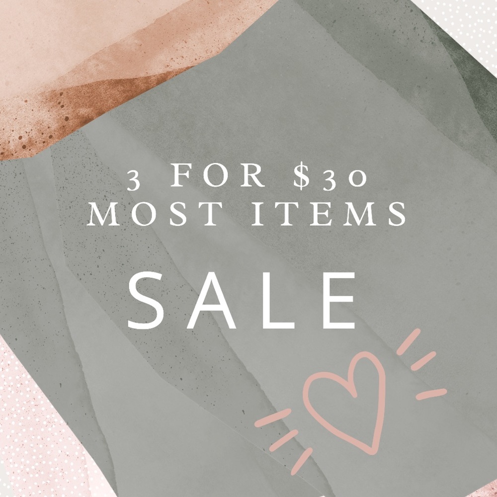 SALE 3/$30 💕